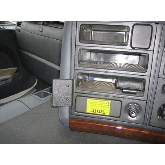 Scania P-Series & R-Series Brodit ProClip Mounting Bracket - Angled mount (653674)