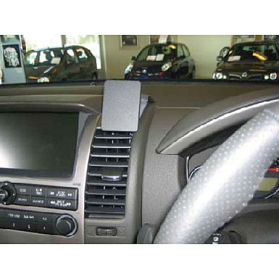 Nissan Navara, Pathfinder Brodit ProClip Mounting Bracket - Center mount (653613) Nissan Navara, Pathfinder Brodit ProClip Mounting Bracket - Center mount (653613)