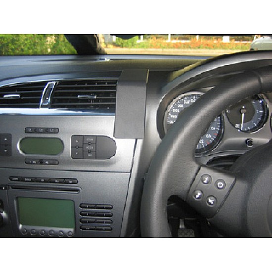 Seat Leon Brodit ProClip Mounting Bracket - Center mount (653714)