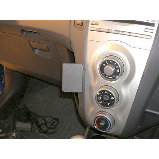 Toyota Yaris Brodit ProClip Mounting Bracket - Angled mount (653742)