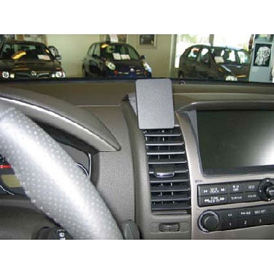 Nissan Frontier, Pathfinder Brodit ProClip Mounting Bracket - Center mount (853613) Nissan Frontier, Pathfinder Brodit ProClip Mounting Bracket - Center mount (853613)