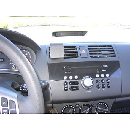 Suzuki Swift Brodit ProClip Mounting Bracket - Center mount (853663)