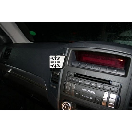Dashmount 711108 Upper Console Mounting Bracket Mitsubishi Shogun 2007 >