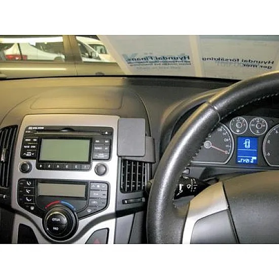 Hyundai i30 Brodit ProClip Mounting Bracket - Center mount (654809)