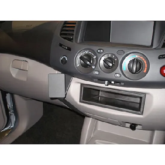 Mitsubishi L200 Brodit ProClip Mounting Bracket - Angled mount (653713) Mitsubishi L200 Brodit ProClip Mounting Bracket - Angled mount (653713)