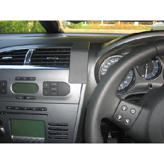 Seat Leon Brodit ProClip Mounting Bracket - Center mount (653714) Seat Leon Brodit ProClip Mounting Bracket - Center mount (653714)