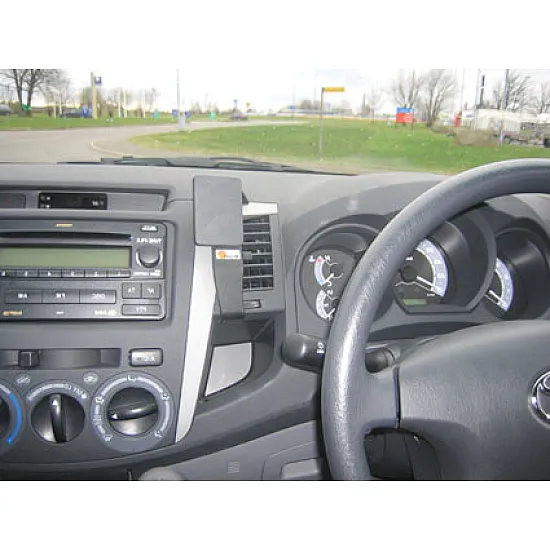 Toyota Hi-Lux Brodit ProClip Mounting Bracket - Center mount (653721) Toyota Hi-Lux Brodit ProClip Mounting Bracket - Center mount (653721)