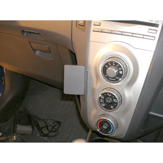 Toyota Yaris Brodit ProClip Mounting Bracket - Angled mount (653742) Toyota Yaris Brodit ProClip Mounting Bracket - Angled mount (653742)