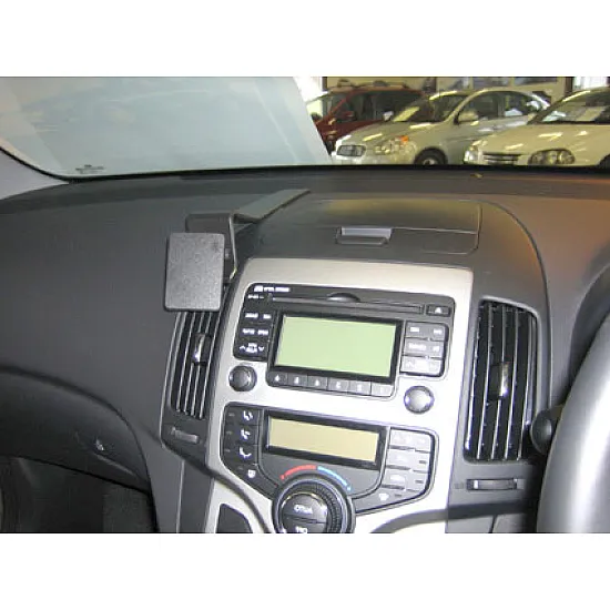 Hyundai i30 Brodit ProClip Mounting Bracket - Angled mount (654079)