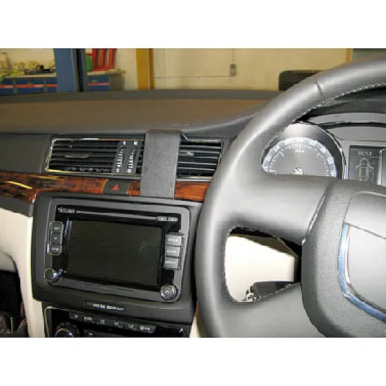 Skoda Superb Brodit ProClip Mounting Bracket - Center mount (654218)