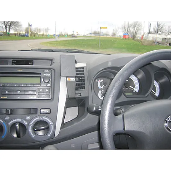 Toyota Hi-Lux Brodit ProClip Mounting Bracket - Center mount (654436) Toyota Hi-Lux Brodit ProClip Mounting Bracket - Center mount (654436)