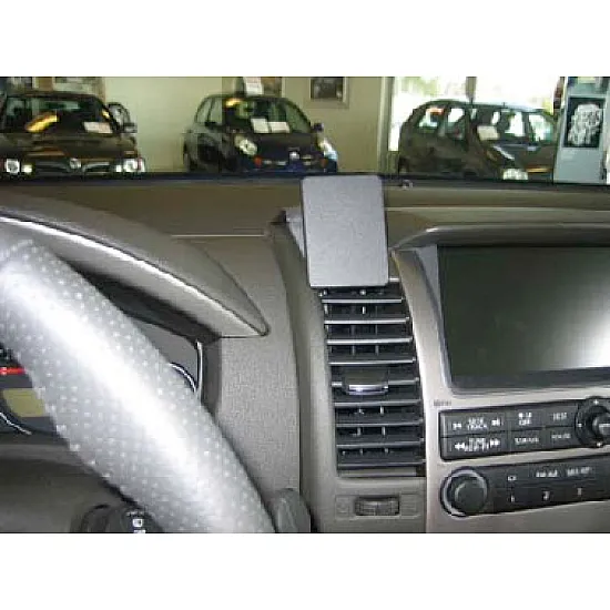 Nissan Frontier, Pathfinder Brodit ProClip Mounting Bracket - Center mount (853613) Nissan Frontier, Pathfinder Brodit ProClip Mounting Bracket - Center mount (853613)