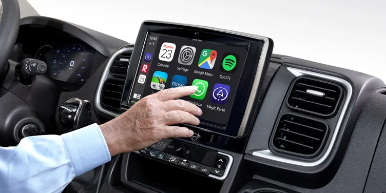 1_Easy-to-reach-from-the-front-seats