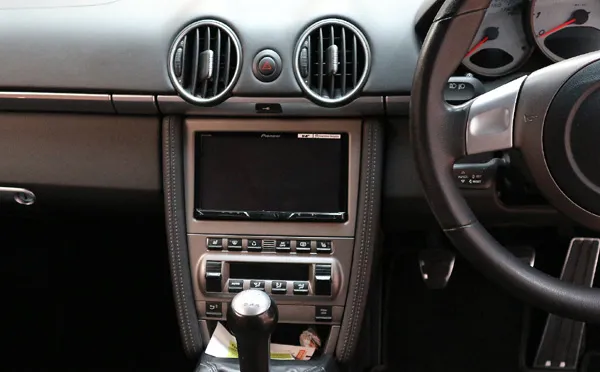 Porsche 987 & 997 stereo fitting kit in silver