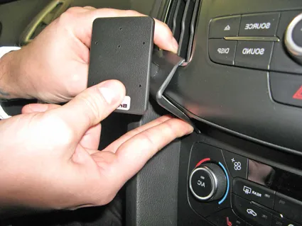 Brodit-Proclip-655066-Ford-Focus-Installation-2