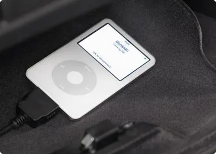 iPod Dock Cable - Glove Box
